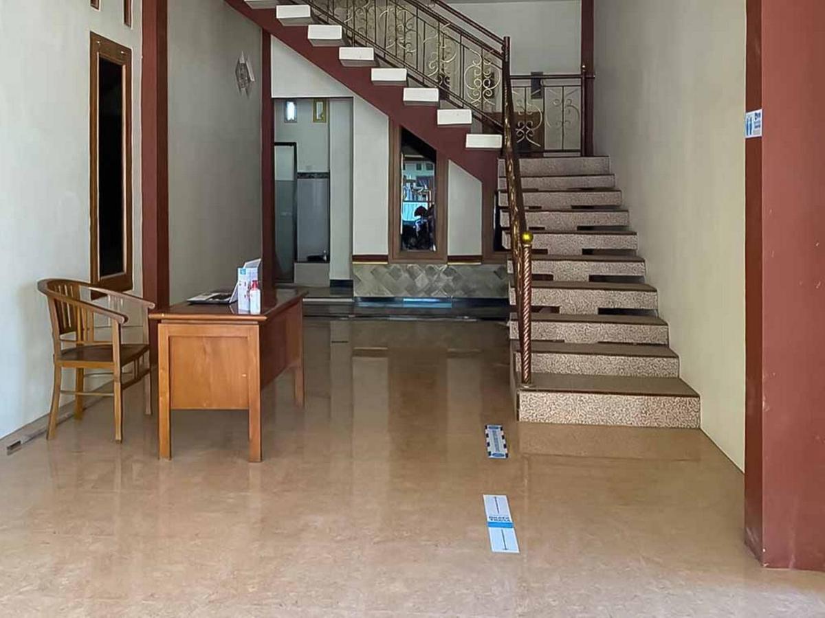 Palace Syariah Homestay Redpartner Banyuwangi  Bagian luar foto